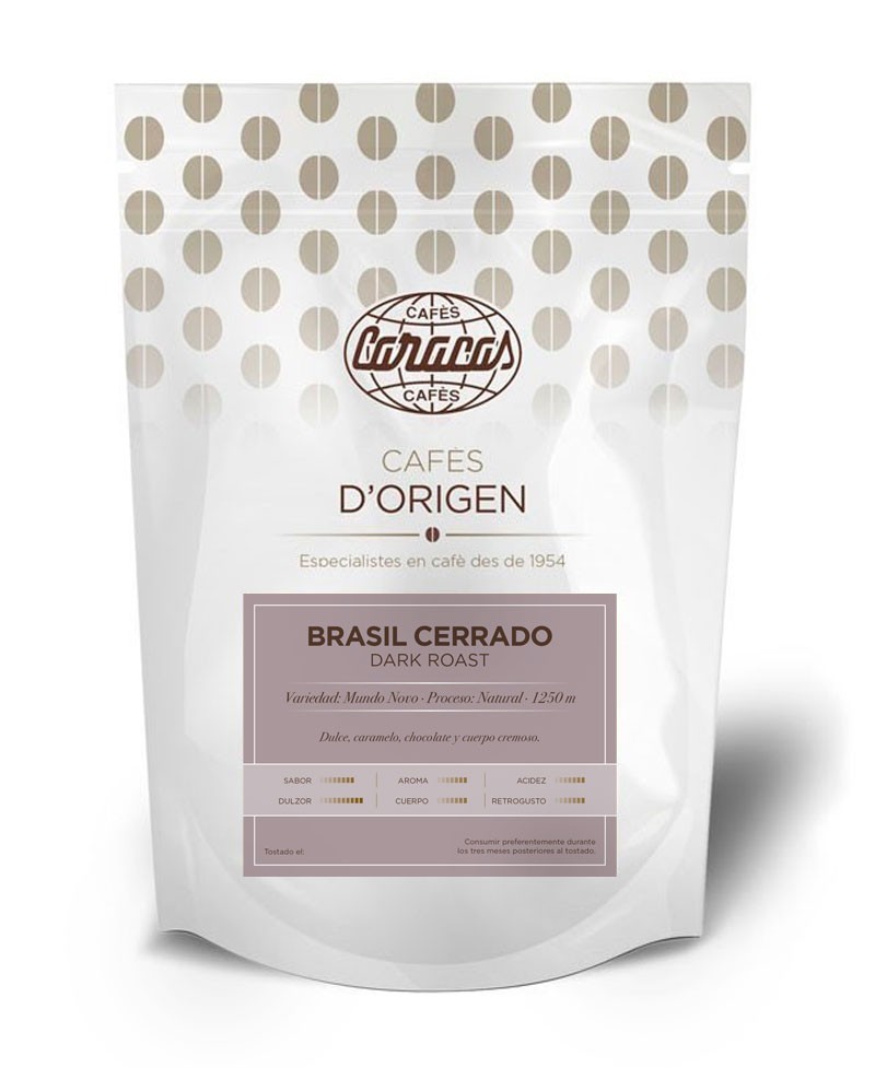 Primer plano de la bolsa de Café Orígenes Brasil Cerrado Dark Roast Primer plano de la bolsa de Café Orígenes Brasil Cerrado Dark Roast